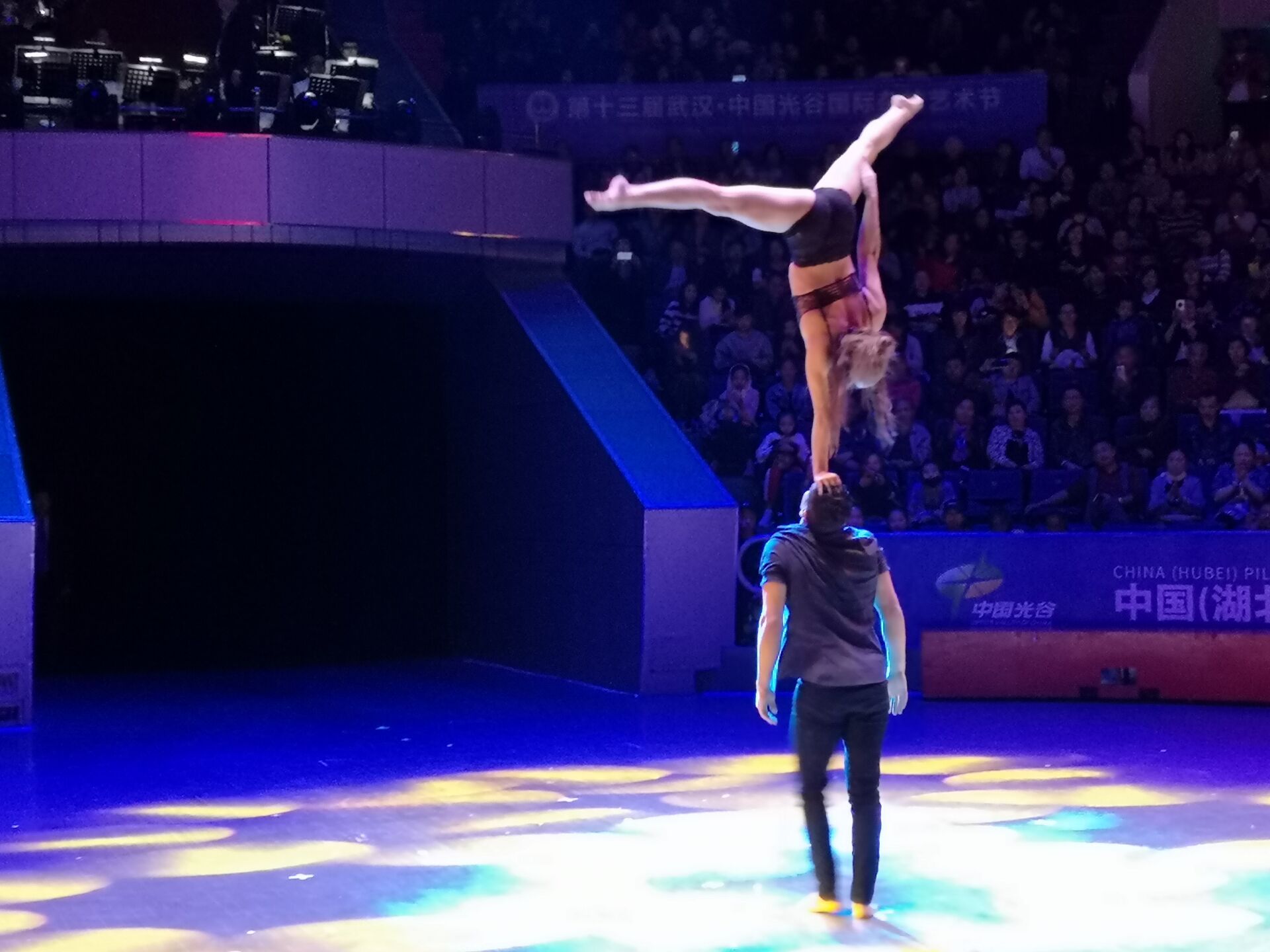 德州24小时 杂技·男女对手