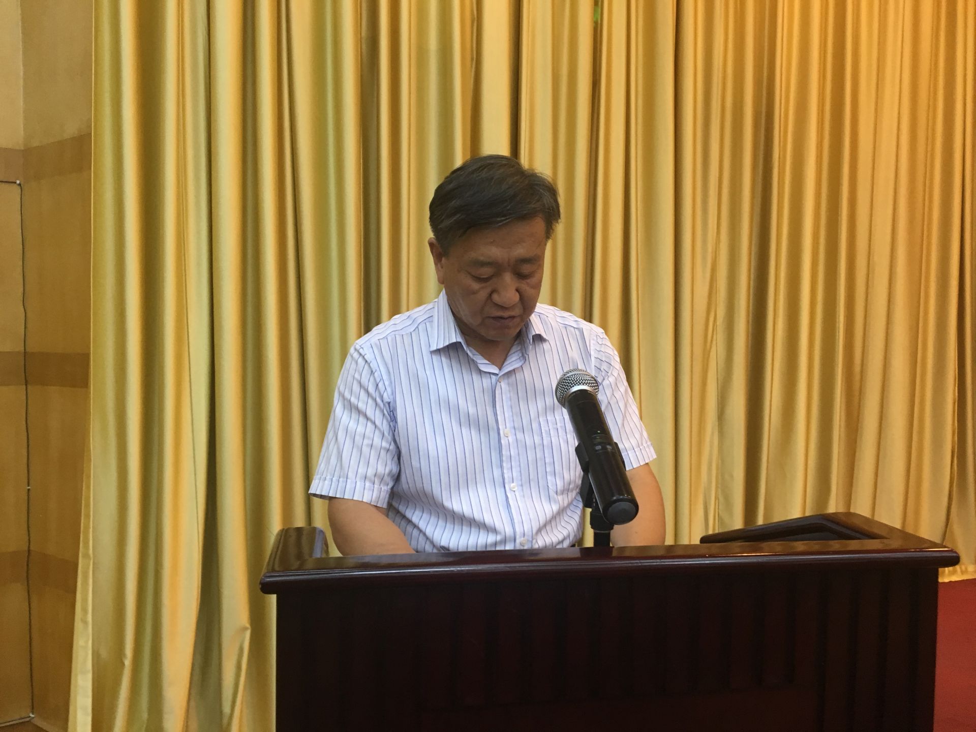 市自然资源局副局长李德洪发言