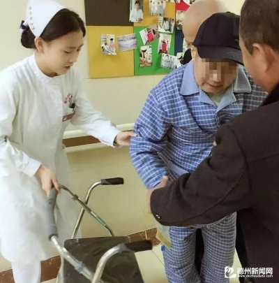 德州联合医院打破高龄“瓶颈” 人工股骨头置换术助九旬老人重新行走