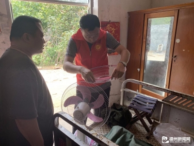 德州联合医院团总支 开展“金辉助老”志愿者扶贫走访活动