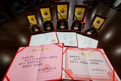 缅怀！功勋卓著的缉毒英雄已安葬
