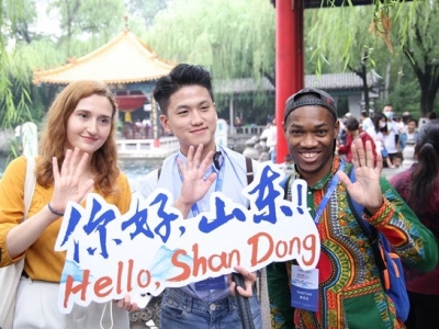 【2022打卡中国】赏大明湖美景 品小院泉水泡茶 外国视频博主打卡泉城济南