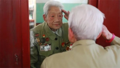 她说：“死都不怕，还怕什么？”