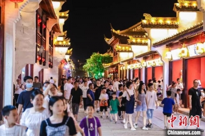 山东避暑消费催热“夏日经济” 点燃文旅消费活力