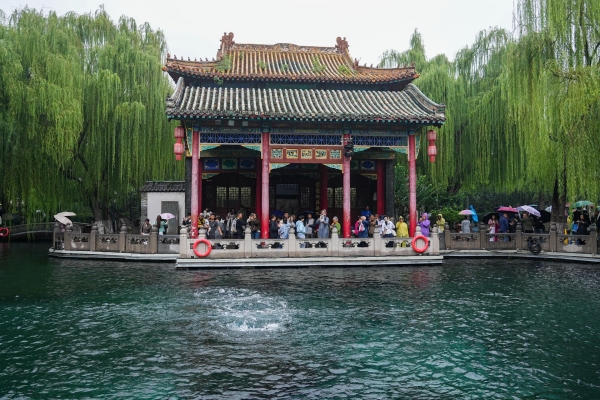 濟(jì)南趵突泉再現(xiàn)“趵突騰空”景象