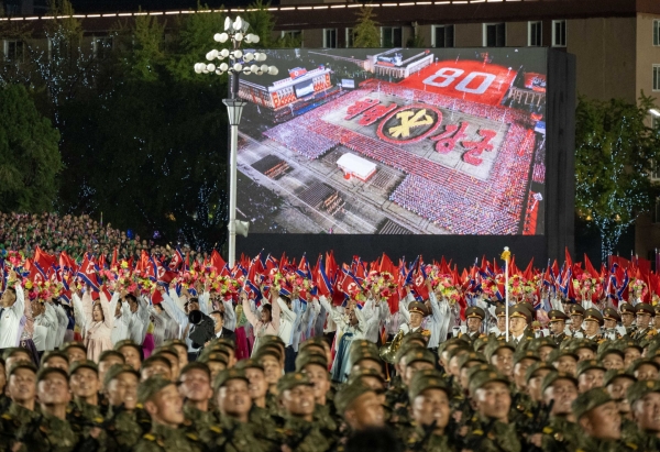 朝鮮舉行大規模閱兵式
