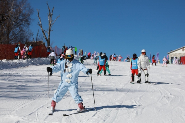 “爾濱”冰雪季開啟！亞布力滑雪旅游度假區(qū)開板
