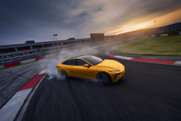 實(shí)測封神！2025 年 15 萬新能源轎車這 3 款性價(jià)比碾壓同級  