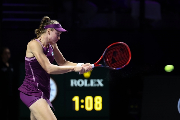 WTA年終總決賽：萊巴金娜勝斯維亞特克