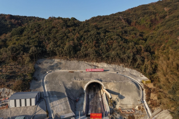 通甬高鐵寧波段首座隧道順利貫通