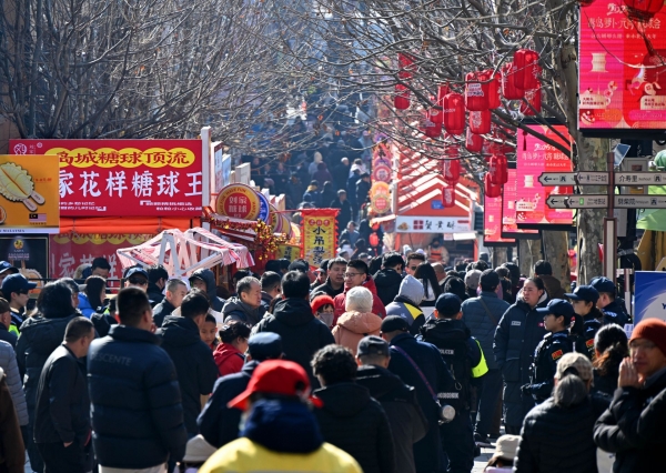 青島：逛“糖球”盛會 享年味民俗