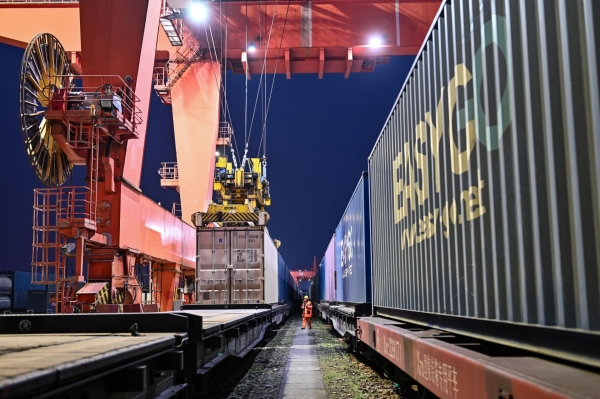 成都中歐班列馬年首發