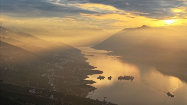 落日余暉下的長江美景