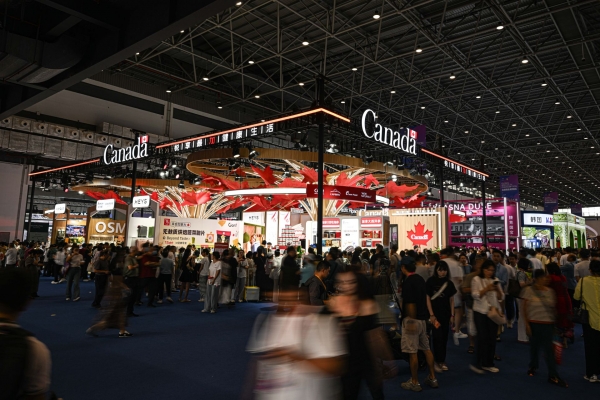 第六屆消博會公眾開放日持續(xù)火爆