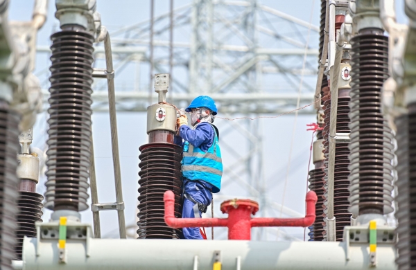 重慶1000千伏特高壓巴岳變電站首次年度檢修進(jìn)入關(guān)鍵作業(yè)階段