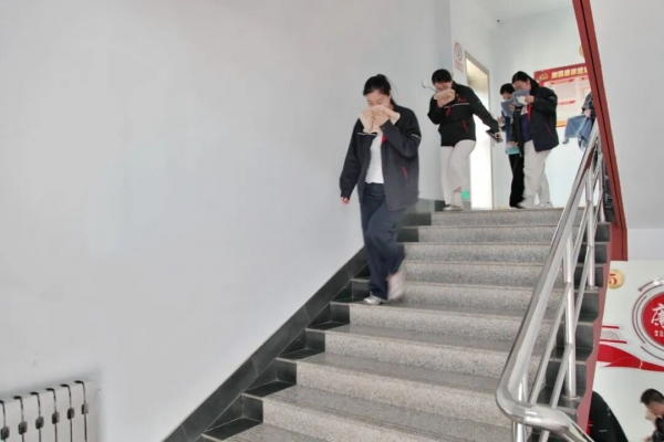 人人講安全、個(gè)個(gè)會(huì)應(yīng)急——德州中燃組織開展消防安全培訓(xùn)暨火災(zāi)逃生演練