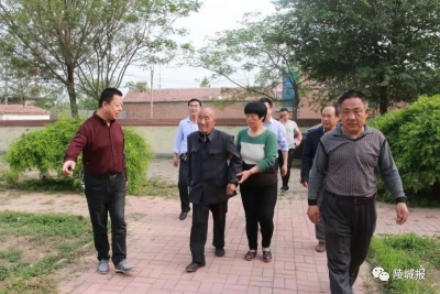 两地志愿者爱心接力|陵城拾荒老人在外45年终回家