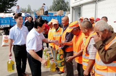 暖！平原一企业连续10年为环卫工送节礼