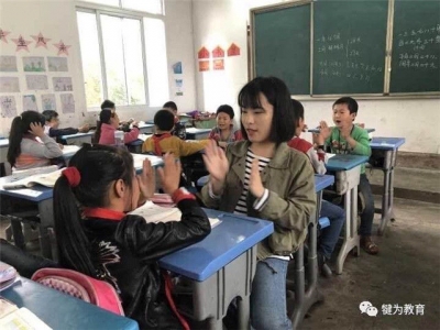 人民日报官微头条给了德州女孩，体内“藏”56根钢钉，自强不息事迹令人动容