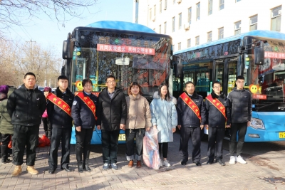 市公交公司联合德州职业技术学院开展爱心活动，缝制百余公交坐垫为乘客送温暖
