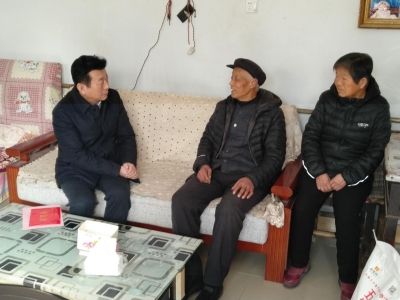 于晓明来我市走访慰问老党员困难群众