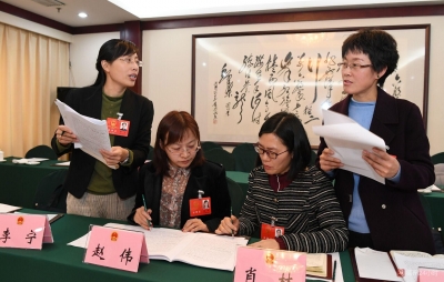 “四朵金花”带来“金点子” | 驻我市科技界女代表聚焦省政府工作报告热点