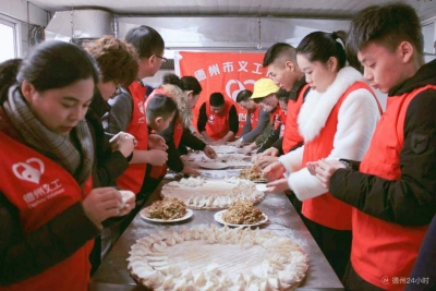 新春走基层 | 34名义工给福利院老人包除夕饺子