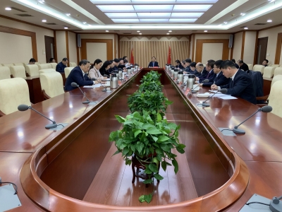 市委常委会召开会议 传达学习全国“两会”精神
