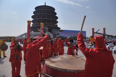 夏津黄河故道椹果生态节开幕，一起去摘椹果饮椹酒品椹茶