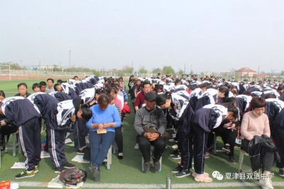 让爱你的人为你自豪——夏津县双语中学初中部举行感恩励志报告会 