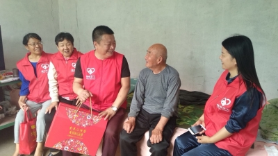 暖心|爱心粽送给困难群众