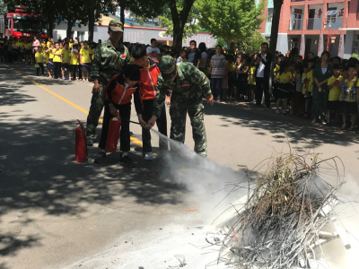 一场意外，宁津一小区精装房变“毛坯房” | 一图读懂暑期消防安全指南