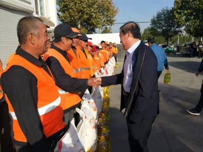 暖！平原一企业连续11年为环卫工送节礼