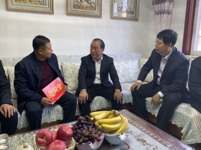 刘长民走访慰问环卫工人 关爱城市美容师共同维护环境卫生