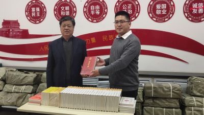 德州日报社到“双报到”新城社区捐赠图书1200余册