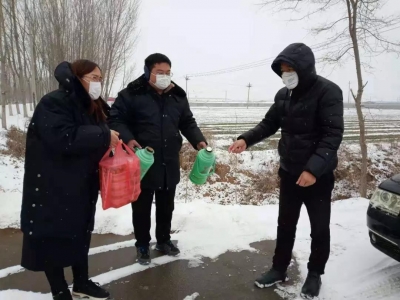 宁津相衙镇:雪地靴、热乎饭，爱心善举情暖防控一线