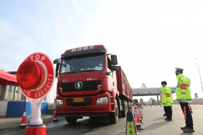 7个单位，96人，经开区防疫交通联防组坚守入德高速“南大门”