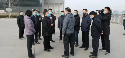 德州一位妻子写给记者丈夫的信：你们站在战疫一线的前方一米