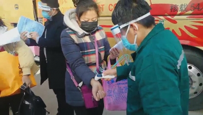 安全迅速 复工复产 | 齐河“抢”人抢复工！跨市专车接运防护服生产工人