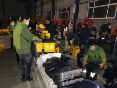 为了武汉同胞兄弟，历经61个小时持续接力，庆云1000只医用垃圾桶运抵武汉