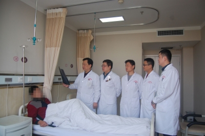 德州联合医院：膝关节置换三天下床 解患者两年病痛