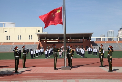 超燃！德州多所学校举行复学后首次升旗仪式