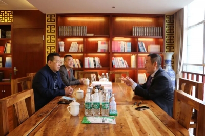 乐陵法院院长孙文中走访全国政协委员卞志良