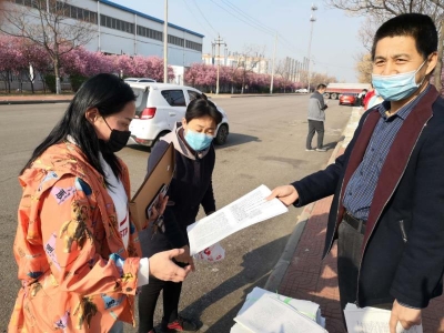 宁津一中：开展送资料下乡活动