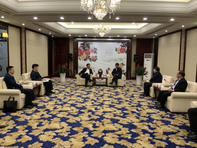 李猛杨洪涛会见王献玲一行