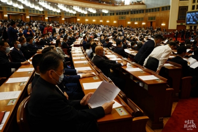 十三届全国人大三次会议举行第二次全体会议