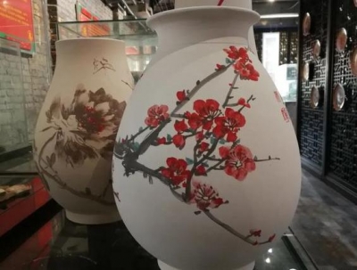 德州首届“次第花开”之“名家画瓷”惊艳开场 17日在线拍卖