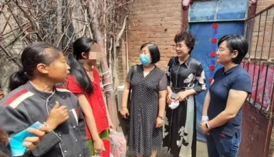 结帮扶对子！德州市妇联、市女企业家商会走进长河社区开展庆“六一”联谊活动