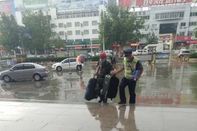 【创城进行时】老人买票没带身份证 德州交通执法人员帮忙解困