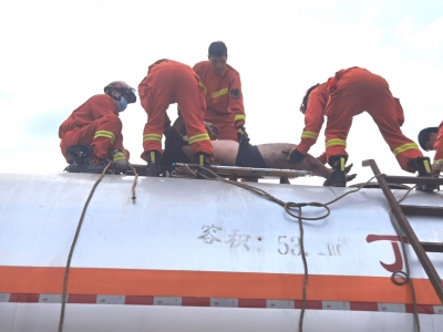 惊心动魄20分钟 | 临邑消防员丁二烯储罐里救出俩昏迷者